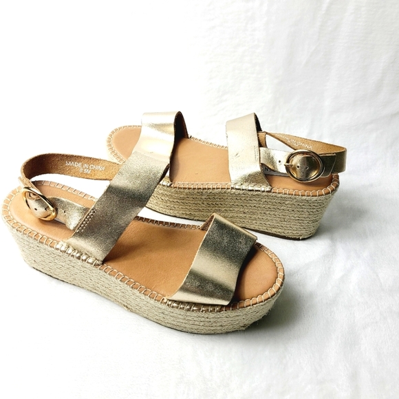 STEVE MADDEN gold wedge sandals - Picture 1 of 10